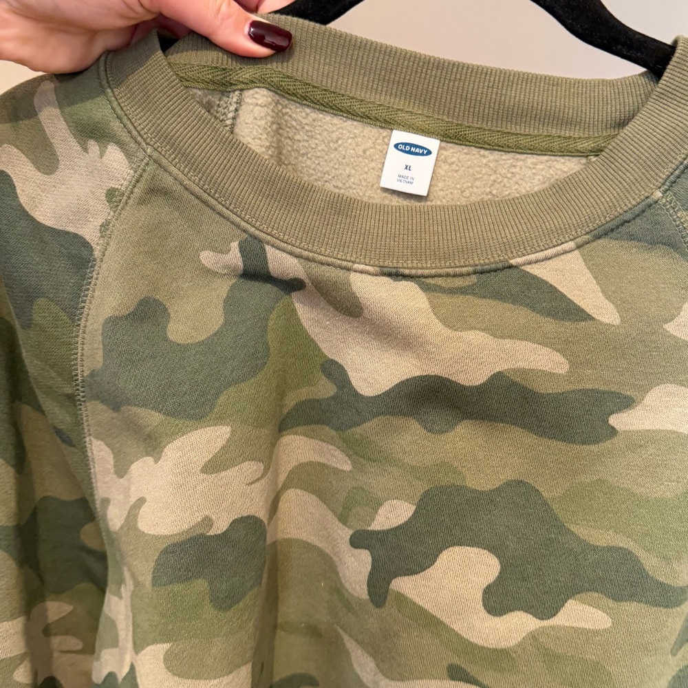Old Navy Green Camo Crewneck Sweatshirt - Picture 3 of 7